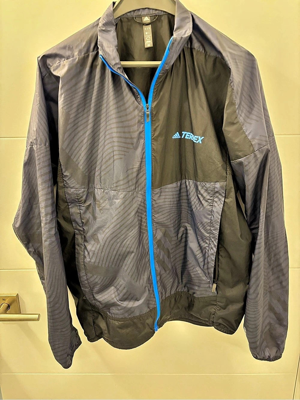 Adidas Terrex Trek Men's Windbreaker in Gray & Blue Like New